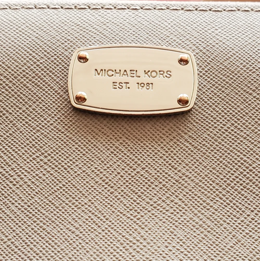 Michael Kors Grey Leather Jet Set Travel Continental Wallet